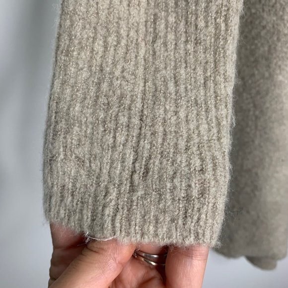 UMGEE Off Shoulder Oatmeal Sweater Tunic Sz S - Picture 4 of 9